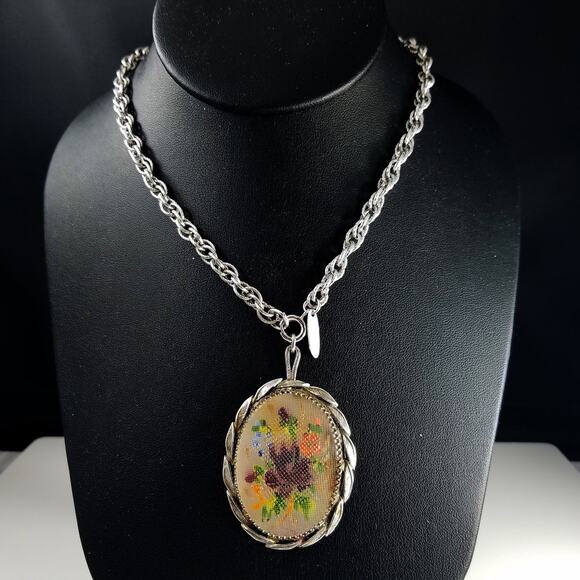 Whiting & Davis Floral Pendant Necklace, Silver Tone, Textured Glass, Vintage - Picture 5 of 10
